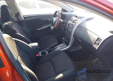 2013 Toyota Corolla S Special Edition z USA, uszkodzony, nr VIN 2T1BU4EE6DC066363